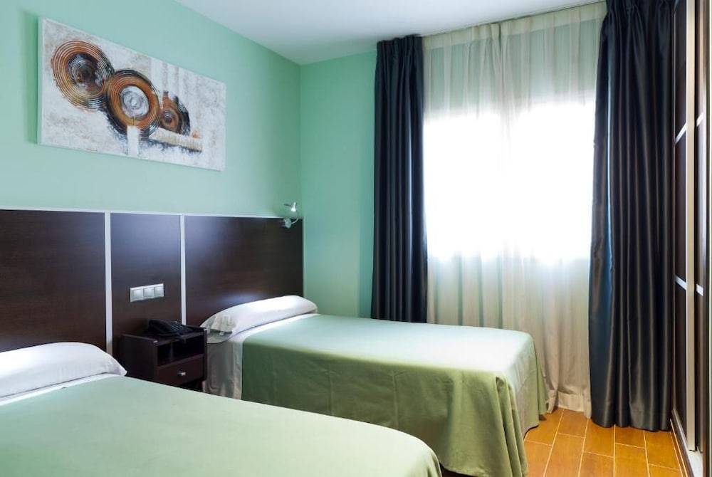 Hostal Avenida Barajas 1