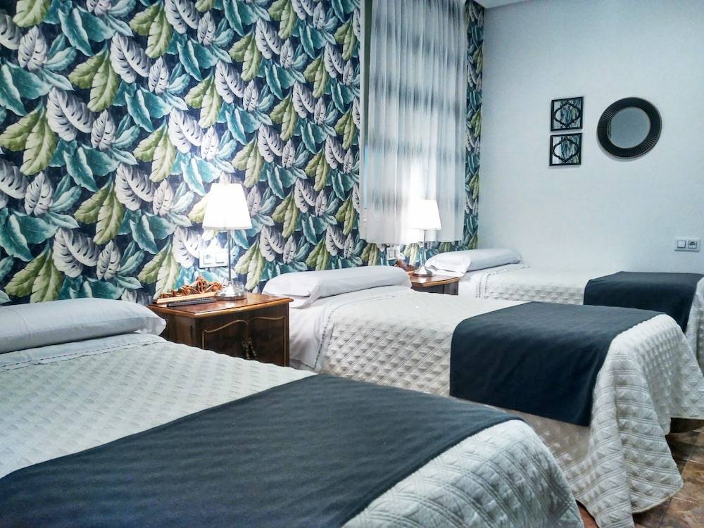 Hostal Bruña Paseo del Prado 2