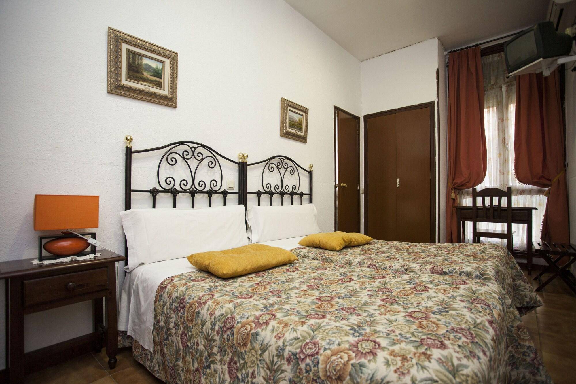 Armesto Rooms 2