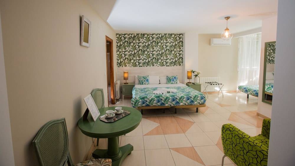 Hostal Escala Suites 1