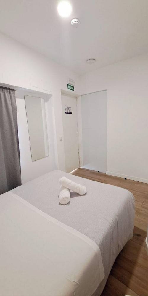 AYZ Joaquín Pol - Auto check-in property 1