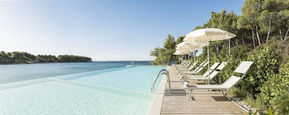 Crvena Luka Resort 1