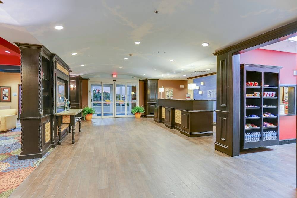 Holiday Inn Express & Suites HUNTSVILLE by IHG 2