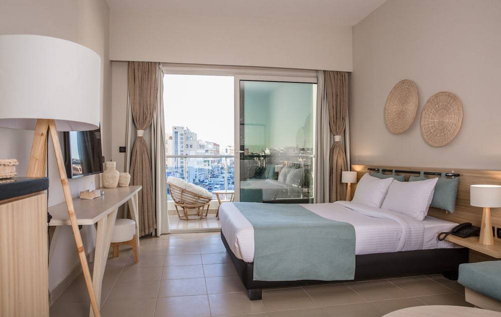 Redcon Suites 1