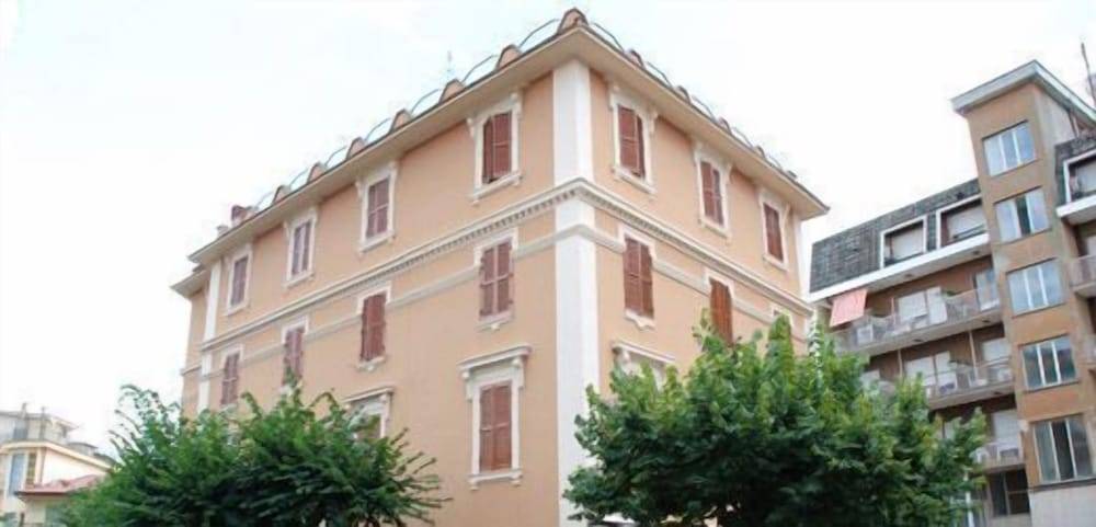 Hotel Iris Crillon 1
