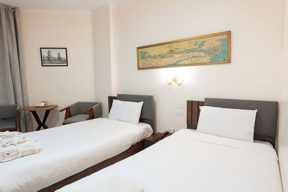 Gaddis Hotel, Suites and Apartments 1