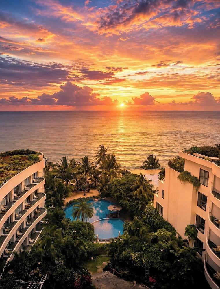 Sunset Beach Resort & Spa- Beachfront Pirate Fire Show 1