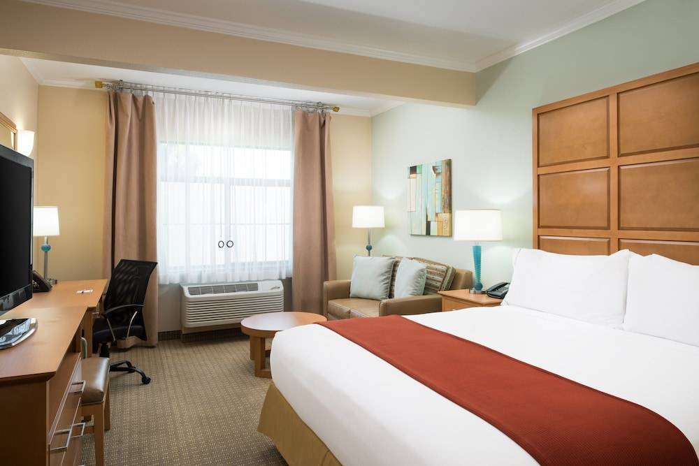 Holiday Inn Express & Suites SANTA CLARA - SILICON VALLEY by IHG 2