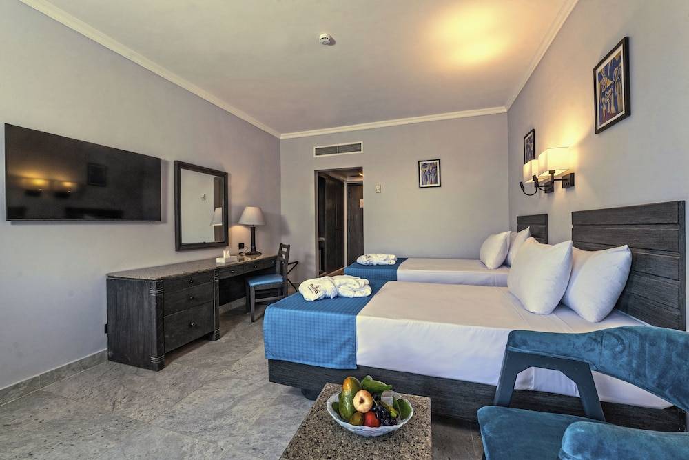 Invidia Coral Beach Tiran 2
