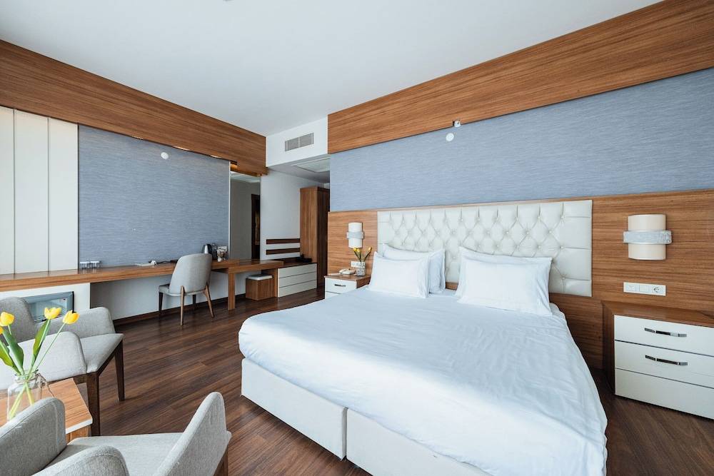 Parion Hotel 2