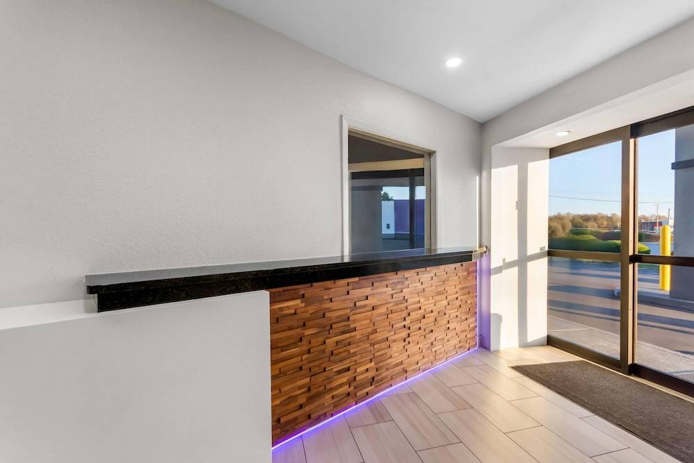 Days Inn by Wyndham Indianapolis East Post Road 2