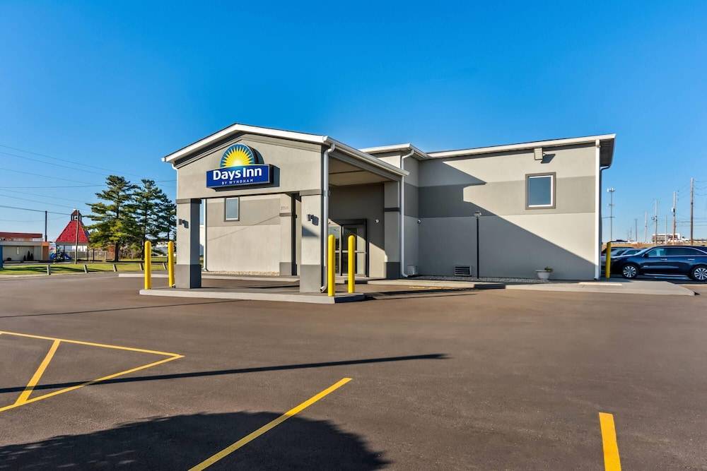 Days Inn by Wyndham Indianapolis East Post Road 1
