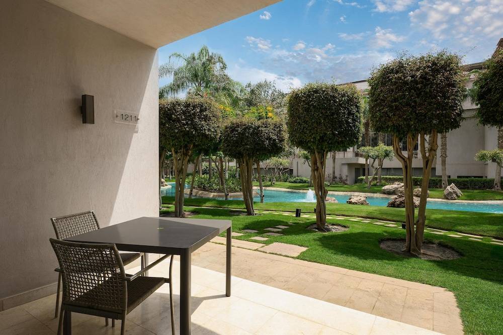 Dusit Thani LakeView Cairo 1