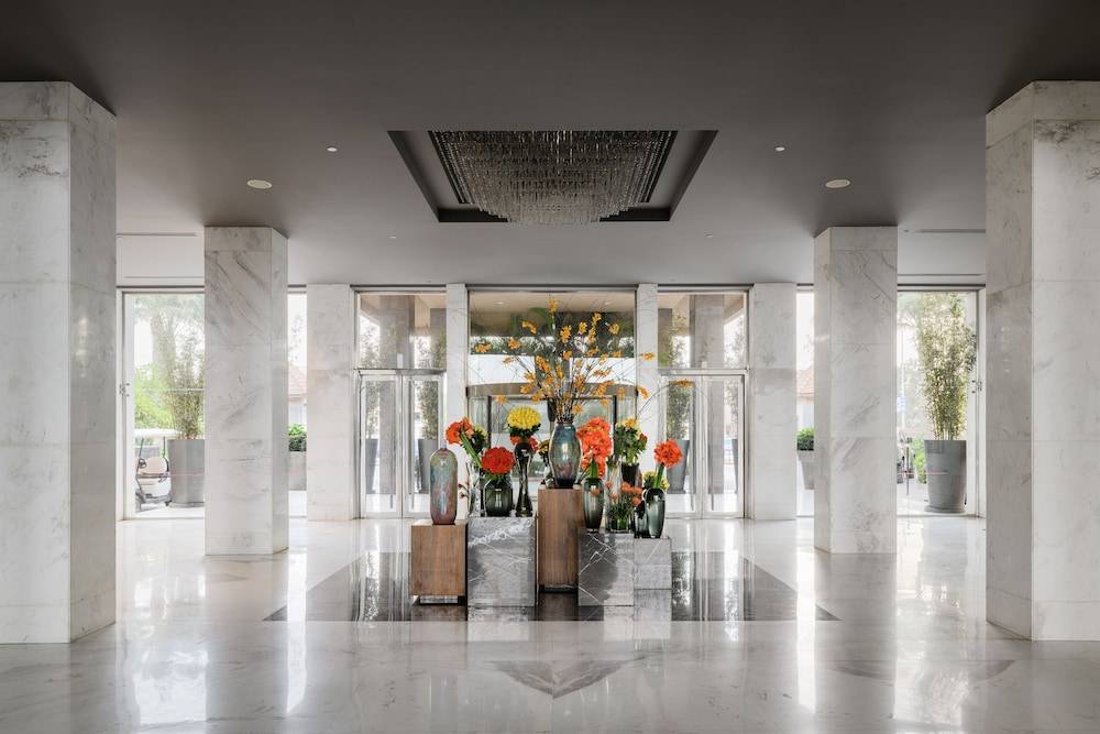 Dusit Thani LakeView Cairo 2