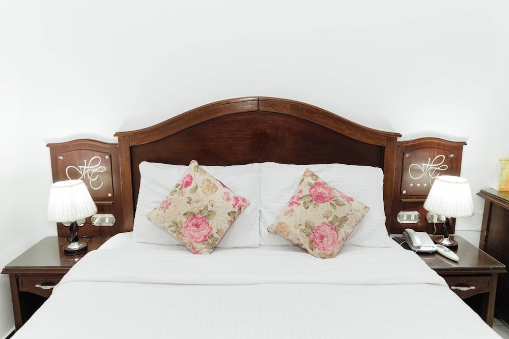Happy City Hotel 1