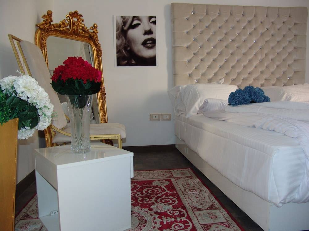 Velvet Hotel 2