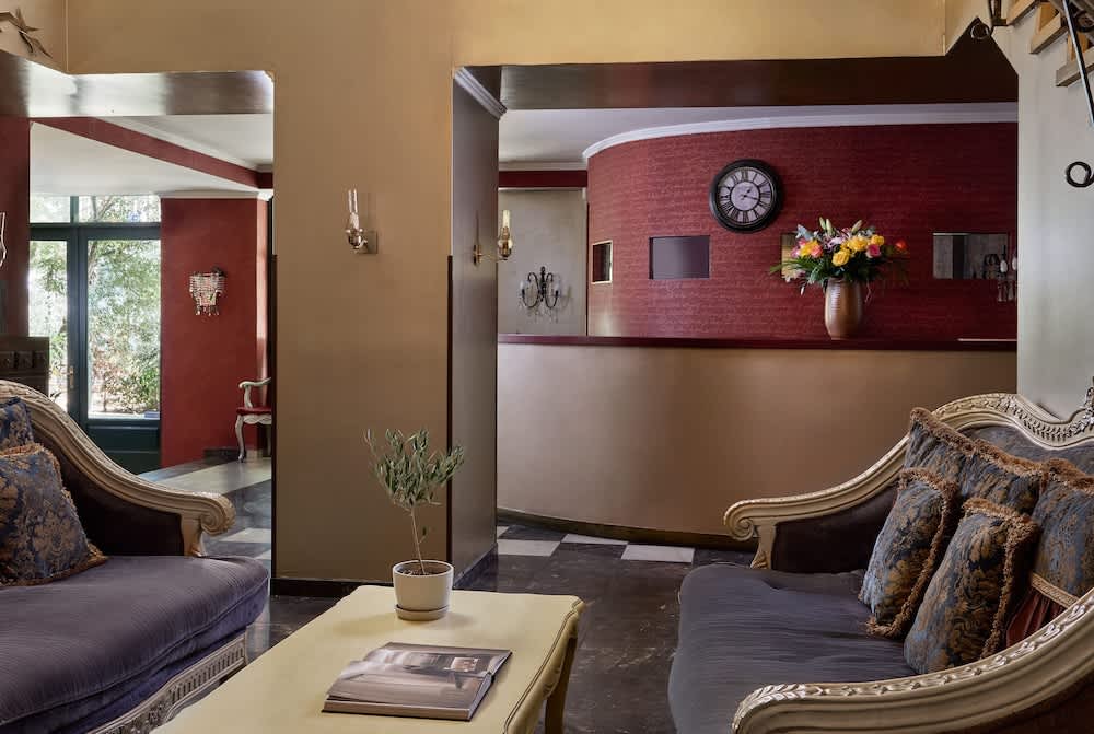 Delphi Art Hotel 2