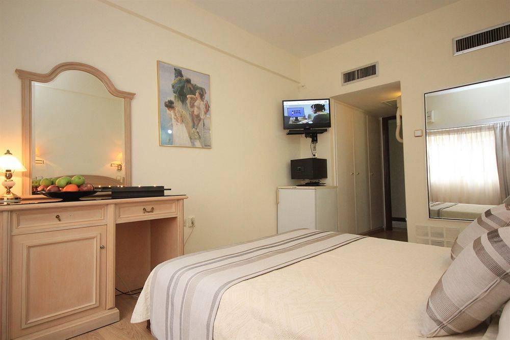 HELLINIS HOTEL 1