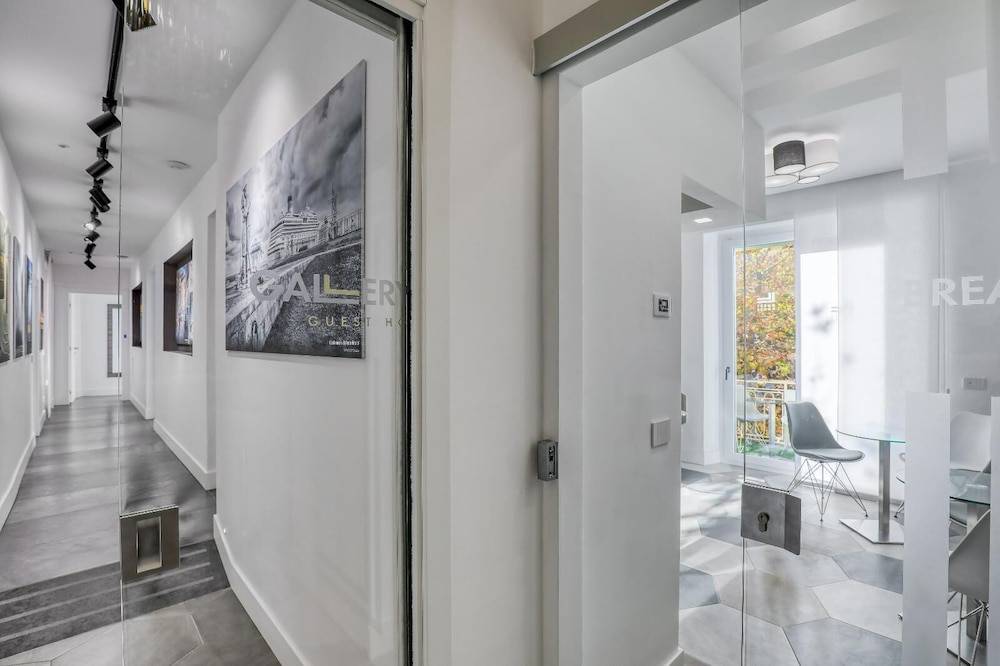 Gallery Suite 2