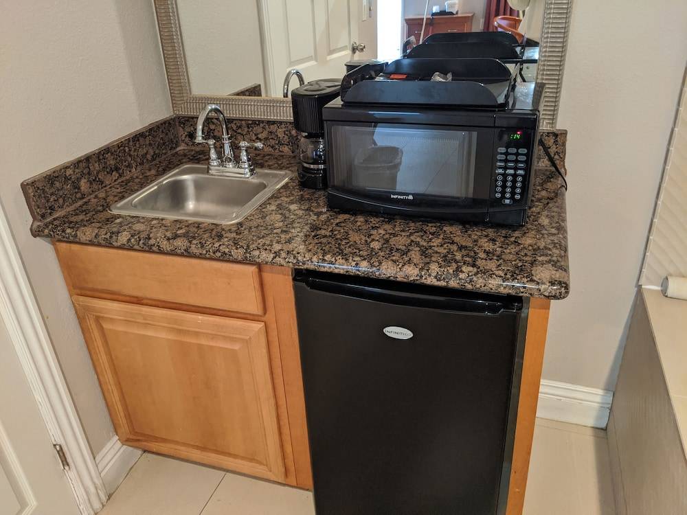 Ramada by Wyndham Redondo Beach 2