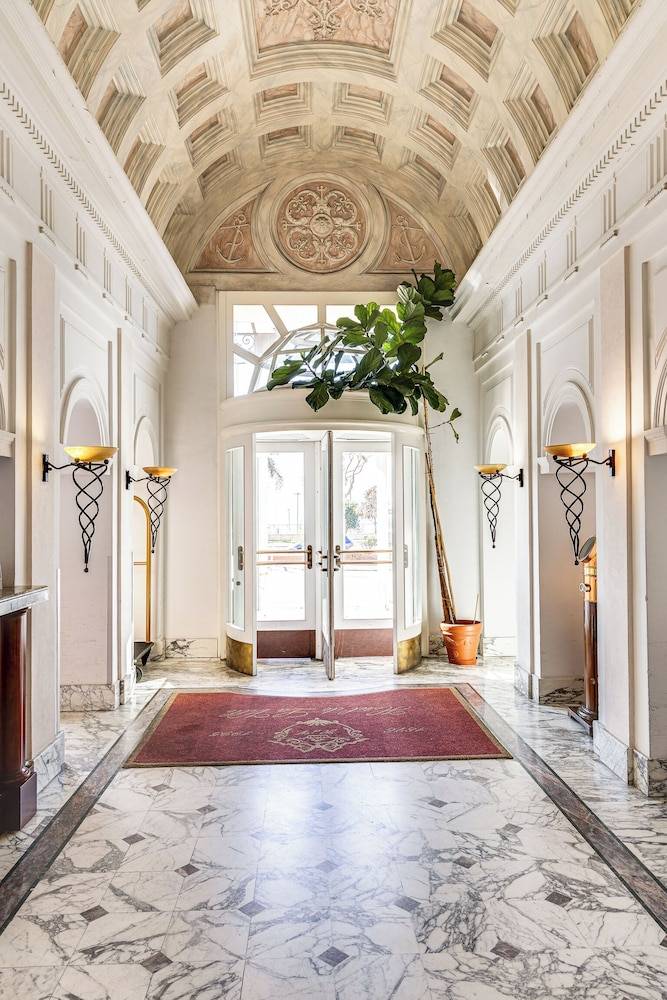 Hotel De La Ville 2