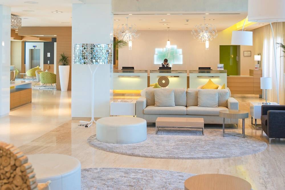 Holiday Inn MUSCAT AL SEEB by IHG 2