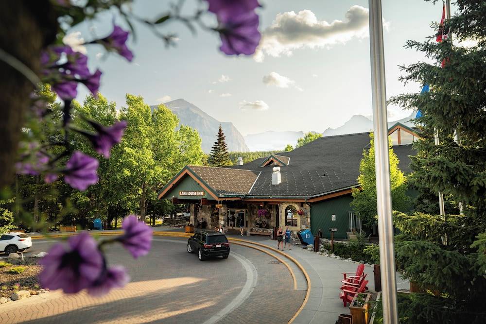 Lake Louise Inn 2