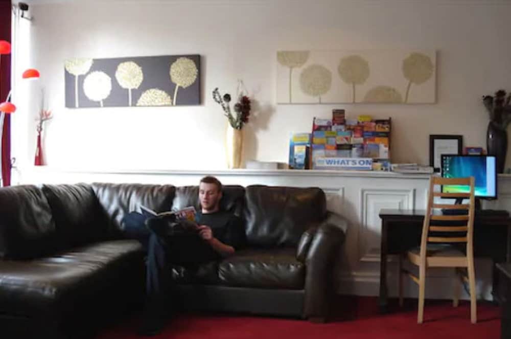 Sandyford Hotel 2