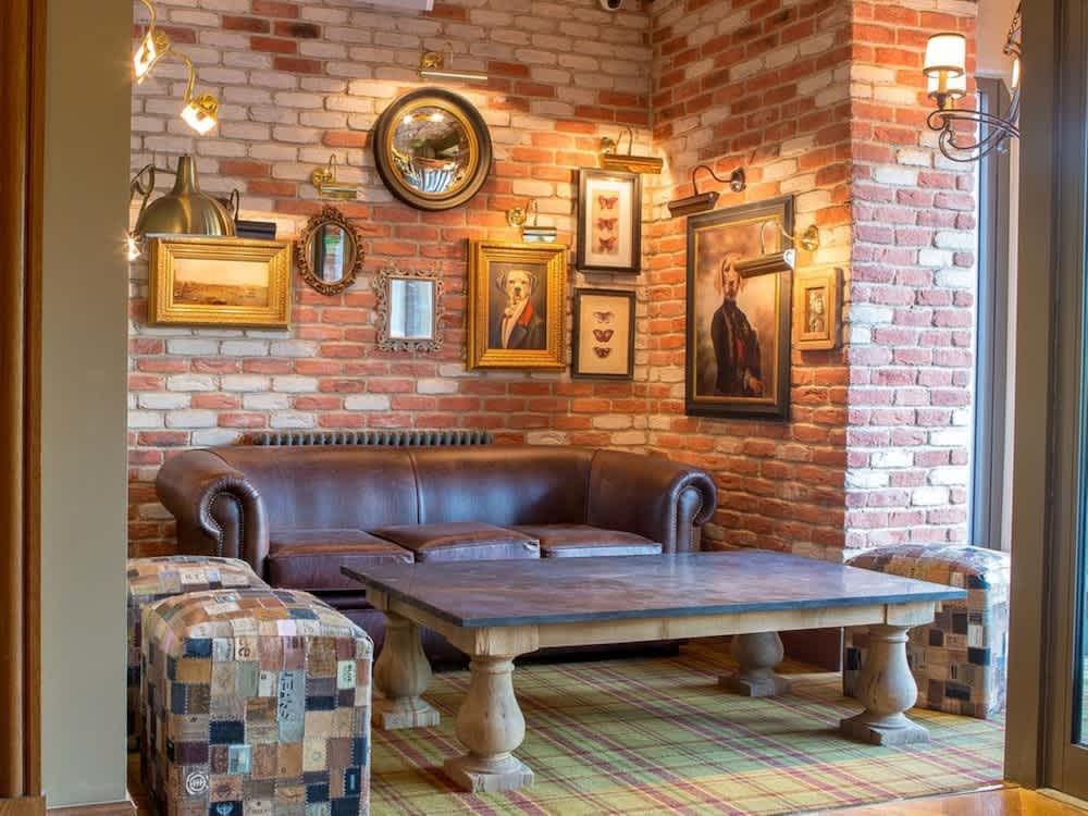 Busby Hotel 2