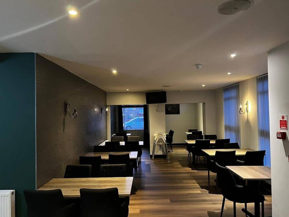 Crown Hotel & Bar 2