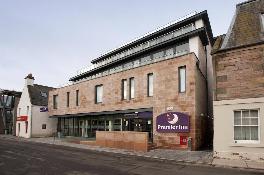 Premier Inn Inverness Centre - River Ness 1
