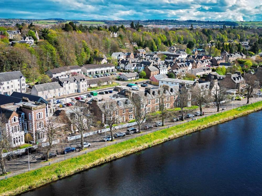 Glen Mhor Hotel at Uile-bheist 'Brewstillery' 1