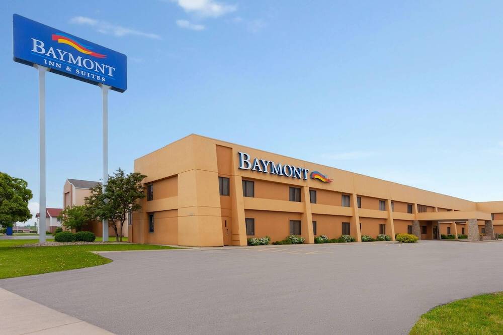 Baymont by Wyndham Green Bay 1