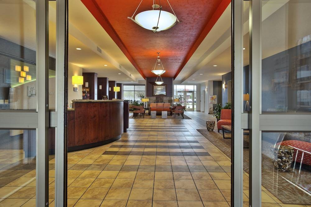 Holiday Inn & Suites GREEN BAY STADIUM by IHG 2