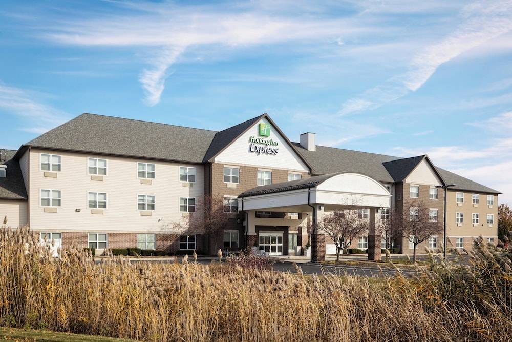 Holiday Inn Express & Suites GREEN BAY EAST by IHG 1
