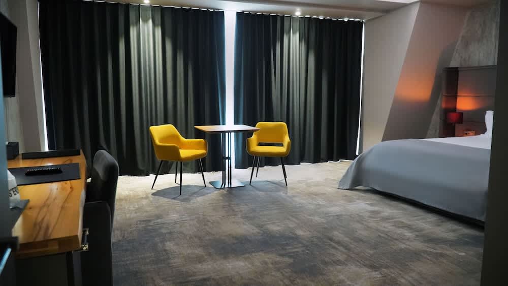 Aniroc Signature Hotel 1