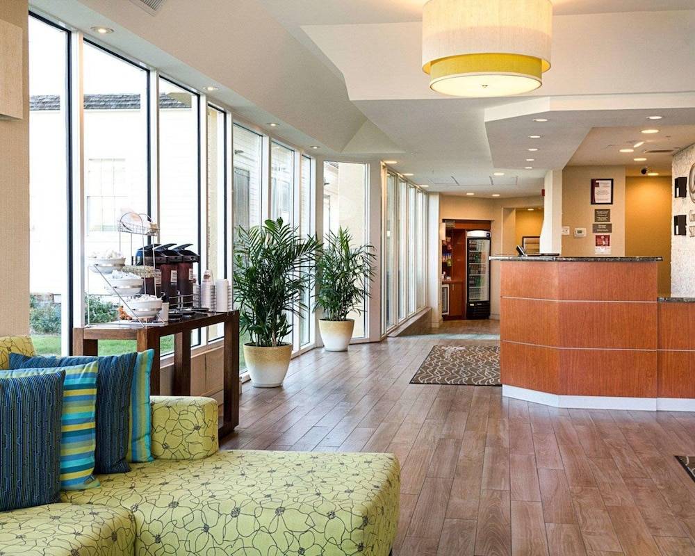 Comfort Suites Beachfront 2