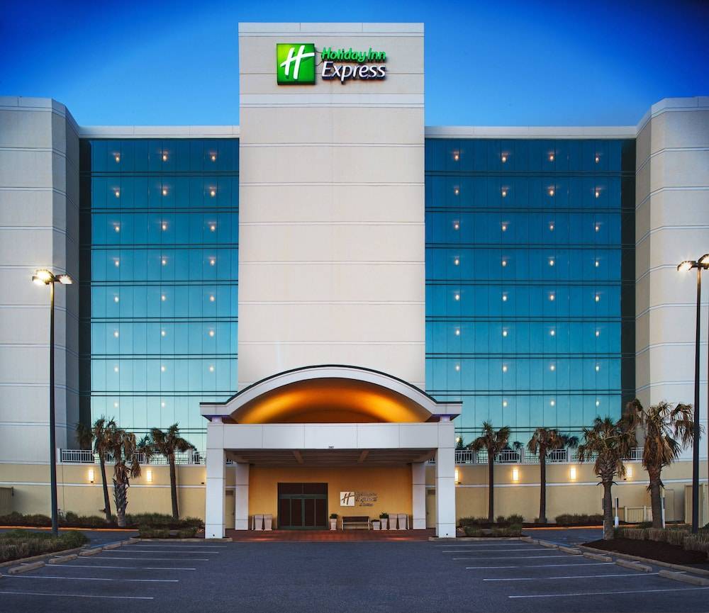 Holiday Inn Express & Suites VA BEACH OCEANFRONT by IHG 1