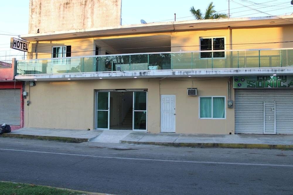 OYO Hotel Colibri 1