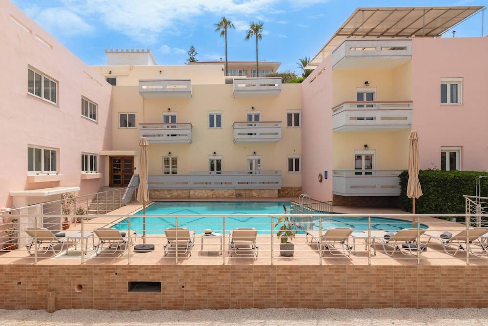 Thelèsi Apartments, 100m from the beach 1