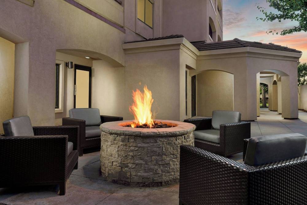 Courtyard By Marriott Salinas Monterey 1