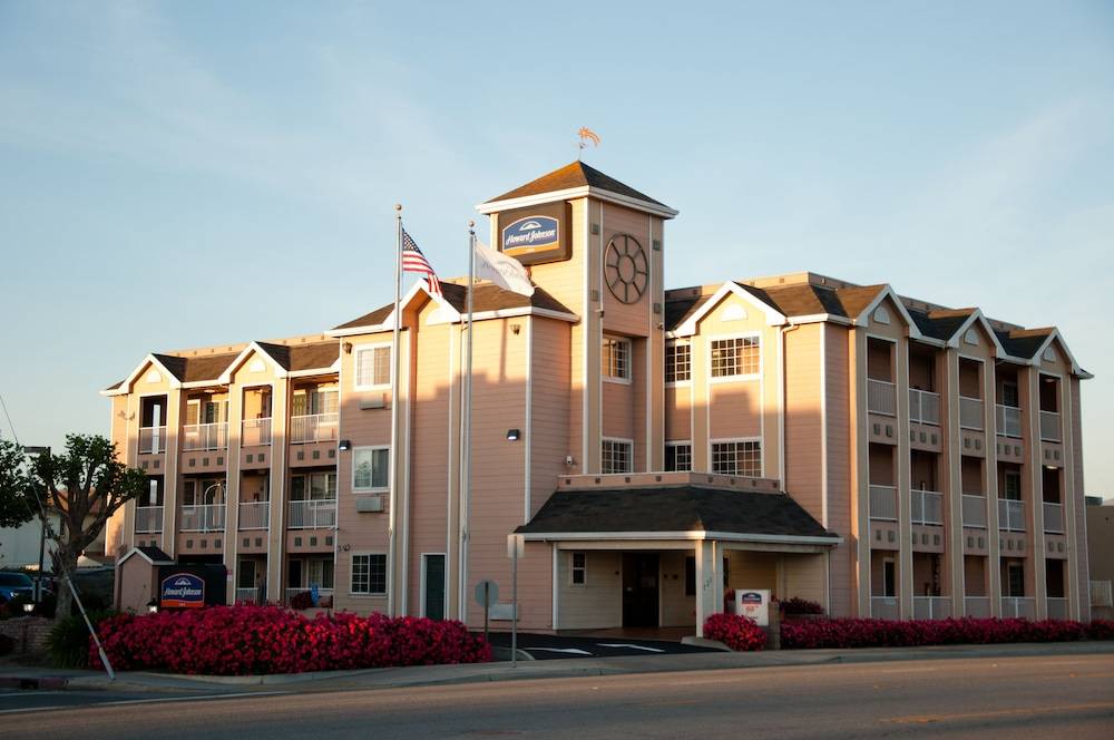 Howard Johnson by Wyndham Salinas 1