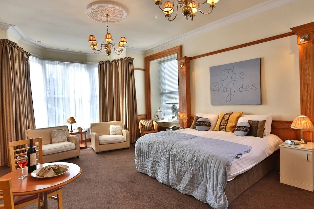 Woodlands Hotel, BW Signature Collection 2