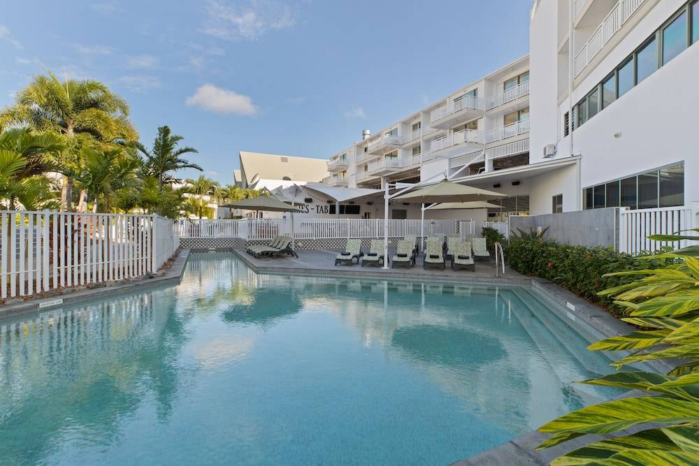 Airlie Beach Hotel 1