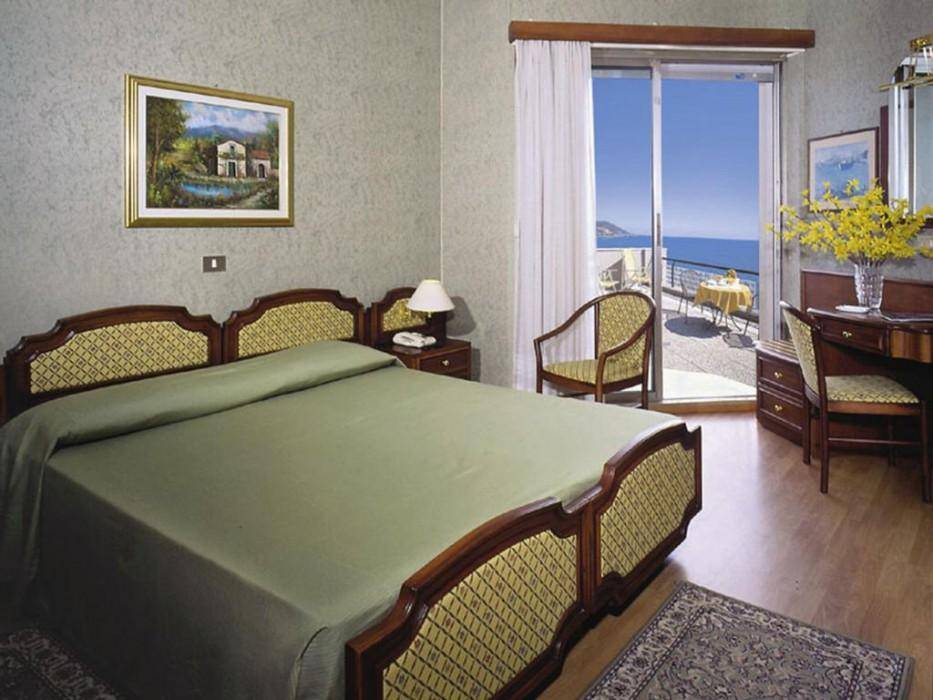 Hotel Bellevue Et Mediterranée 1