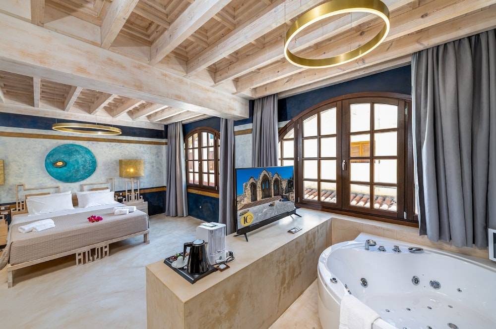 10GR Boutique Hotel & Wine Bar 1