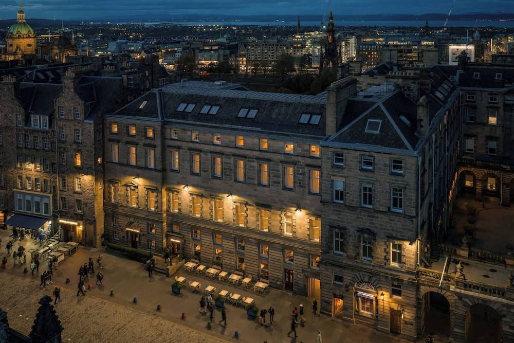 Old Town Chambers, Autograph Collection 1
