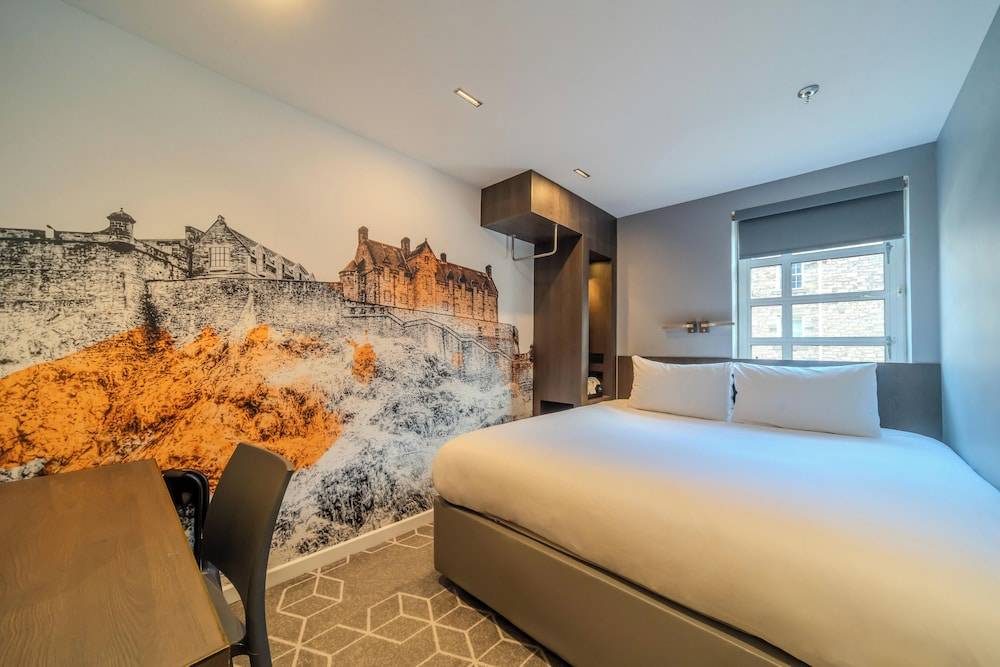 KM Hotel 1