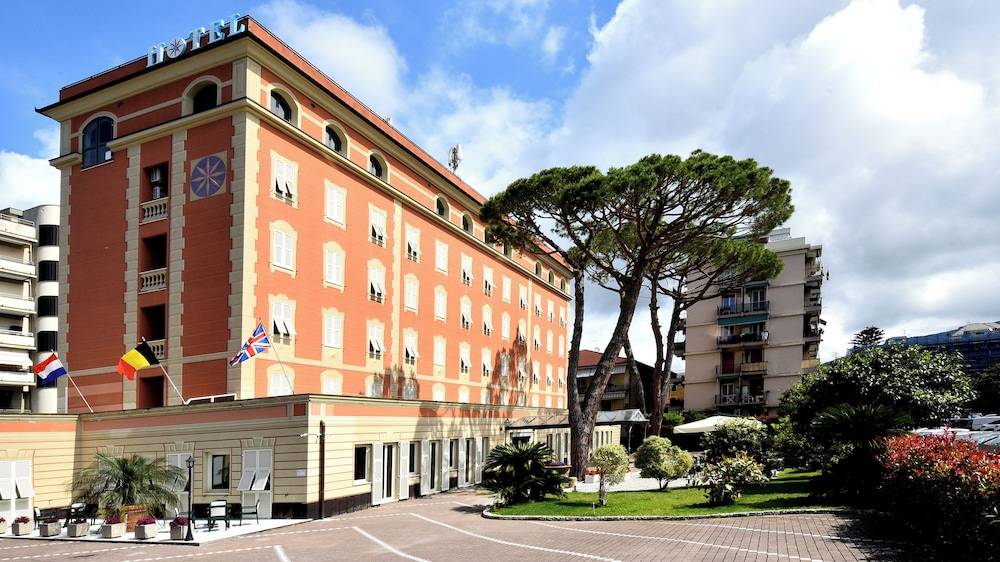 Hotel Sud Est by Fam Rossetti 1