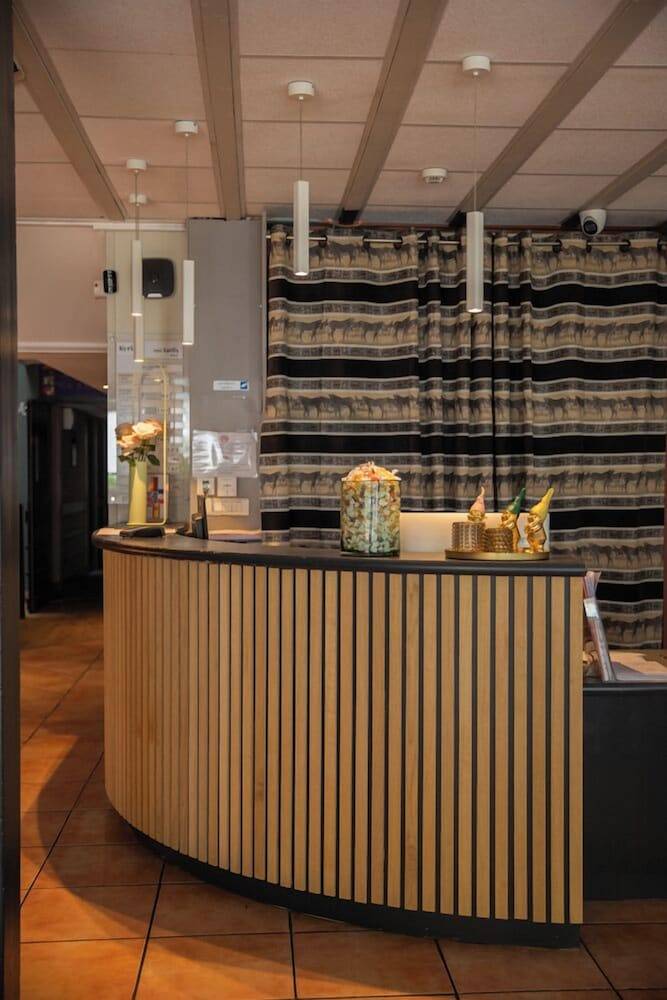 Brit Hotel Confort Nîmes Ouest - A9 sortie 25 2